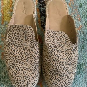 Universal Threads, leopard, size 8.5